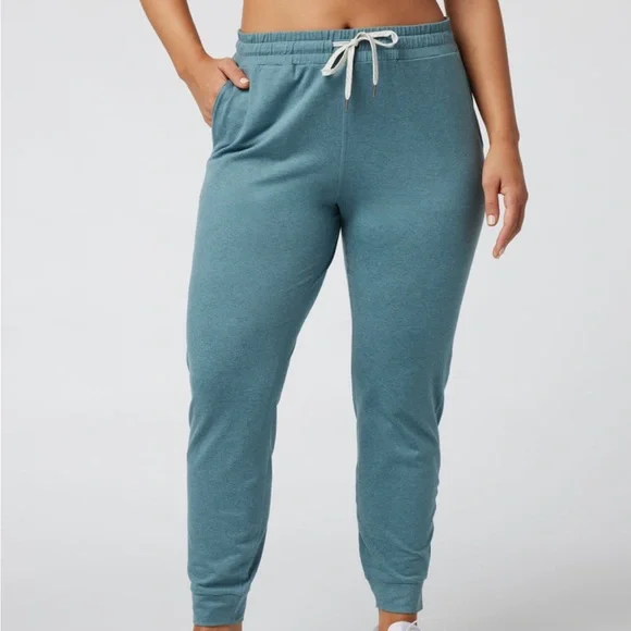 Vuori Women’s Performance Jogger Iron Heather - Picture 4 of 9